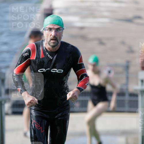 10.08.2025 - GEWOBA Citytriathlon Bremen H.Heesch http://msf.ph/oto/8551739 10.08.2025 10:25:12 Schwimmen 117 meine-sportfotos.de