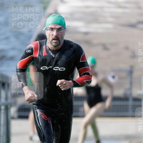 10.08.2025 - GEWOBA Citytriathlon Bremen H.Heesch http://msf.ph/oto/8551741 10.08.2025 10:25:12 Schwimmen 117 meine-sportfotos.de