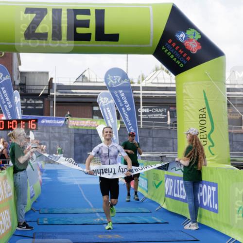 10.08.2025 - GEWOBA Citytriathlon Bremen H.Heesch http://msf.ph/oto/8551745 10.08.2025 11:04:58 Ziel 375 meine-sportfotos.de