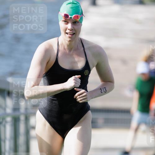 10.08.2025 - GEWOBA Citytriathlon Bremen H.Heesch http://msf.ph/oto/8551752 10.08.2025 10:25:19 Schwimmen 117, 213 meine-sportfotos.de