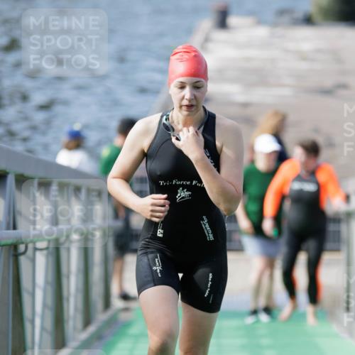 10.08.2025 - GEWOBA Citytriathlon Bremen H.Heesch http://msf.ph/oto/8551755 10.08.2025 10:25:31 Schwimmen 472 meine-sportfotos.de