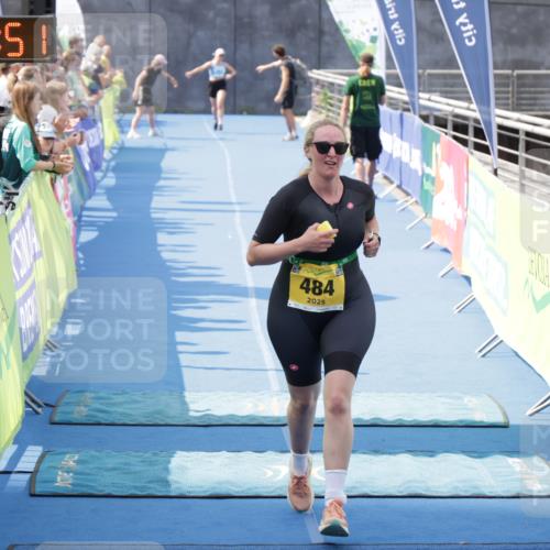 10.08.2025 - GEWOBA Citytriathlon Bremen H.Heesch http://msf.ph/oto/8551759 10.08.2025 11:48:32 Ziel 484 meine-sportfotos.de