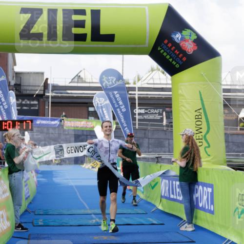 10.08.2025 - GEWOBA Citytriathlon Bremen H.Heesch http://msf.ph/oto/8551760 10.08.2025 11:04:59 Ziel 375 meine-sportfotos.de