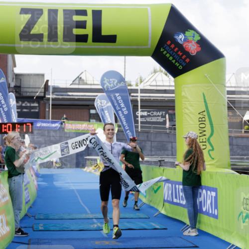 10.08.2025 - GEWOBA Citytriathlon Bremen H.Heesch http://msf.ph/oto/8551763 10.08.2025 11:04:59 Ziel 375 meine-sportfotos.de