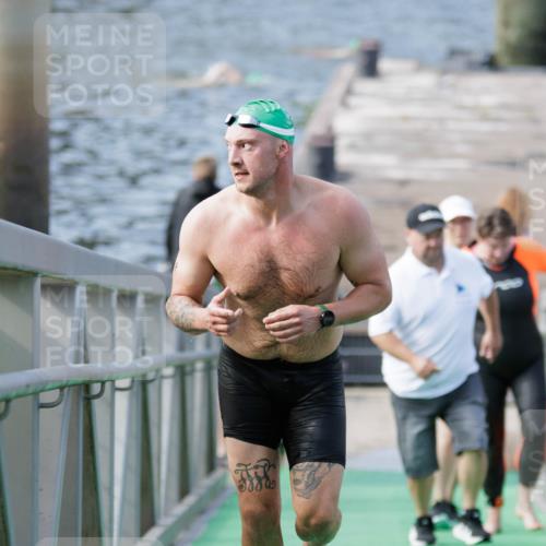 10.08.2025 - GEWOBA Citytriathlon Bremen H.Heesch http://msf.ph/oto/8551764 10.08.2025 10:25:39 Schwimmen 147 meine-sportfotos.de