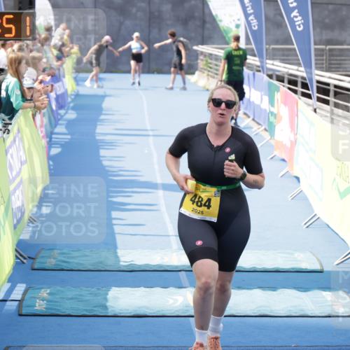 10.08.2025 - GEWOBA Citytriathlon Bremen H.Heesch http://msf.ph/oto/8551766 10.08.2025 11:48:33 Ziel 484 meine-sportfotos.de
