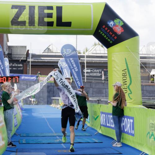 10.08.2025 - GEWOBA Citytriathlon Bremen H.Heesch http://msf.ph/oto/8551768 10.08.2025 11:04:59 Ziel 375 meine-sportfotos.de