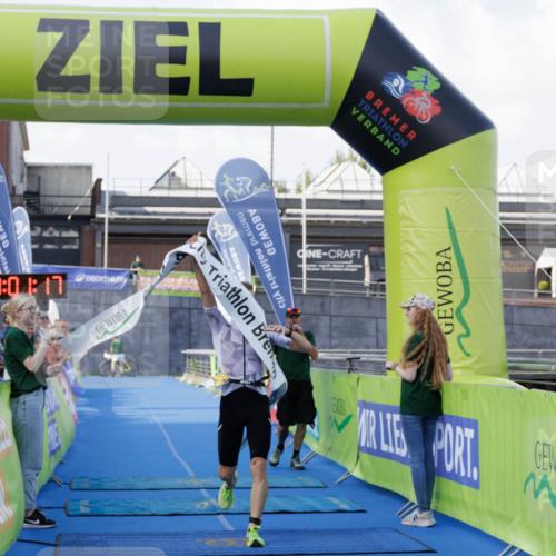 10.08.2025 - GEWOBA Citytriathlon Bremen H.Heesch http://msf.ph/oto/8551770 10.08.2025 11:04:59 Ziel 375 meine-sportfotos.de
