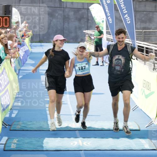 10.08.2025 - GEWOBA Citytriathlon Bremen H.Heesch http://msf.ph/oto/8551771 10.08.2025 11:48:42 Ziel 187, 484 meine-sportfotos.de