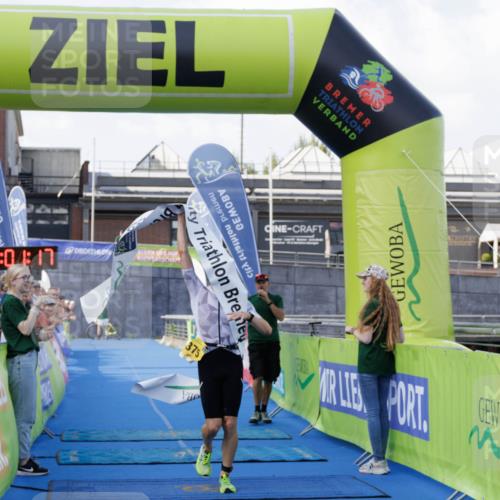 10.08.2025 - GEWOBA Citytriathlon Bremen H.Heesch http://msf.ph/oto/8551778 10.08.2025 11:04:59 Ziel 375 meine-sportfotos.de