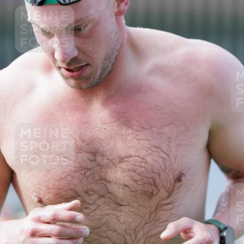 10.08.2025 - GEWOBA Citytriathlon Bremen H.Heesch http://msf.ph/oto/8551779 10.08.2025 10:25:42 Schwimmen 87, 147 meine-sportfotos.de