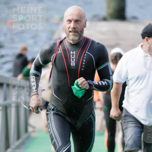 10.08.2025 - GEWOBA Citytriathlon Bremen H.Heesch http://msf.ph/oto/8551780 10.08.2025 10:25:46 Schwimmen 87, 145, 147 meine-sportfotos.de