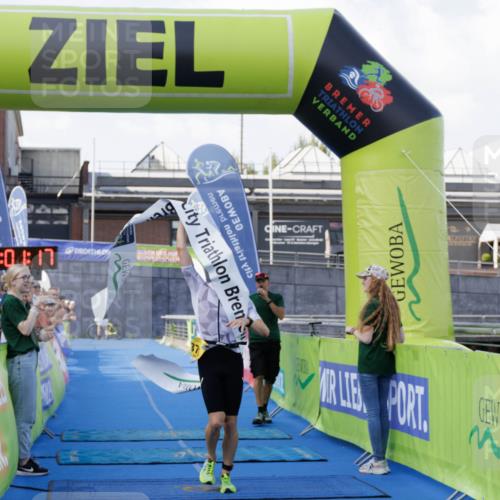 10.08.2025 - GEWOBA Citytriathlon Bremen H.Heesch http://msf.ph/oto/8551781 10.08.2025 11:04:59 Ziel 375 meine-sportfotos.de