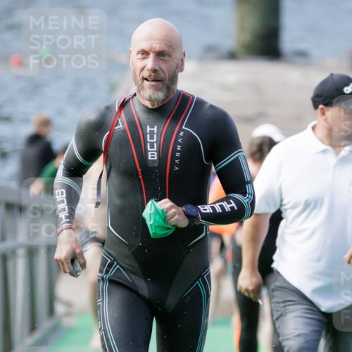 10.08.2025 - GEWOBA Citytriathlon Bremen H.Heesch http://msf.ph/oto/8551782 10.08.2025 10:25:46 Schwimmen 87, 145, 147 meine-sportfotos.de
