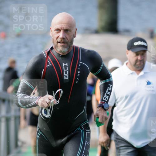 10.08.2025 - GEWOBA Citytriathlon Bremen H.Heesch http://msf.ph/oto/8551787 10.08.2025 10:25:46 Schwimmen 87, 145, 147 meine-sportfotos.de