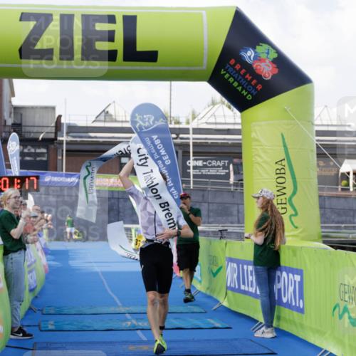 10.08.2025 - GEWOBA Citytriathlon Bremen H.Heesch http://msf.ph/oto/8551788 10.08.2025 11:04:59 Ziel 375 meine-sportfotos.de