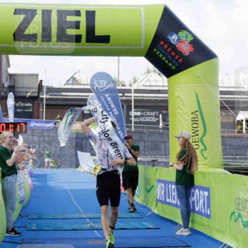10.08.2025 - GEWOBA Citytriathlon Bremen H.Heesch http://msf.ph/oto/8551792 10.08.2025 11:04:59 Ziel 375 meine-sportfotos.de