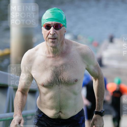 10.08.2025 - GEWOBA Citytriathlon Bremen H.Heesch http://msf.ph/oto/8551798 10.08.2025 10:25:49 Schwimmen 85, 87, 145, 147 meine-sportfotos.de