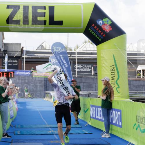 10.08.2025 - GEWOBA Citytriathlon Bremen H.Heesch http://msf.ph/oto/8551799 10.08.2025 11:04:59 Ziel 375 meine-sportfotos.de