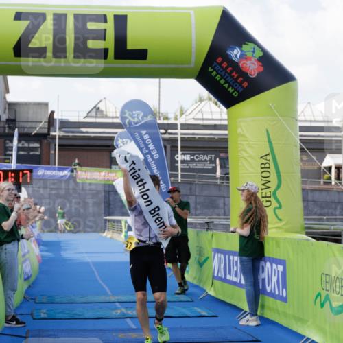 10.08.2025 - GEWOBA Citytriathlon Bremen H.Heesch http://msf.ph/oto/8551804 10.08.2025 11:04:59 Ziel 375 meine-sportfotos.de