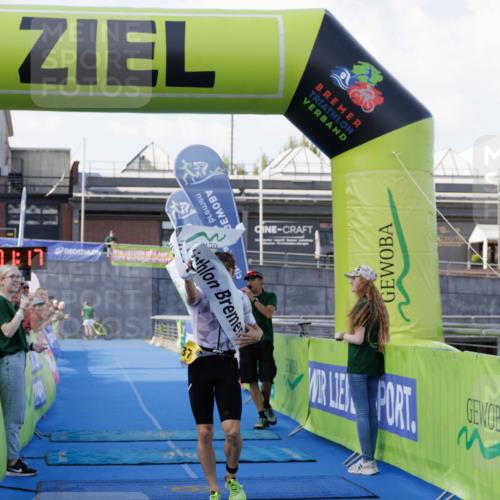 10.08.2025 - GEWOBA Citytriathlon Bremen H.Heesch http://msf.ph/oto/8551807 10.08.2025 11:04:59 Ziel 375 meine-sportfotos.de
