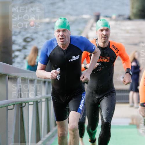 10.08.2025 - GEWOBA Citytriathlon Bremen H.Heesch http://msf.ph/oto/8551808 10.08.2025 10:25:53 Schwimmen 71, 85, 87, 145, 231 meine-sportfotos.de