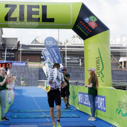 10.08.2025 - GEWOBA Citytriathlon Bremen H.Heesch http://msf.ph/oto/8551809 10.08.2025 11:04:59 Ziel 375 meine-sportfotos.de