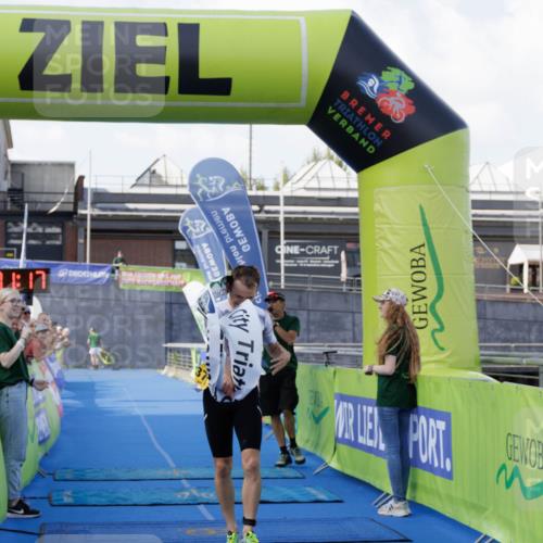 10.08.2025 - GEWOBA Citytriathlon Bremen H.Heesch http://msf.ph/oto/8551811 10.08.2025 11:04:59 Ziel 375 meine-sportfotos.de