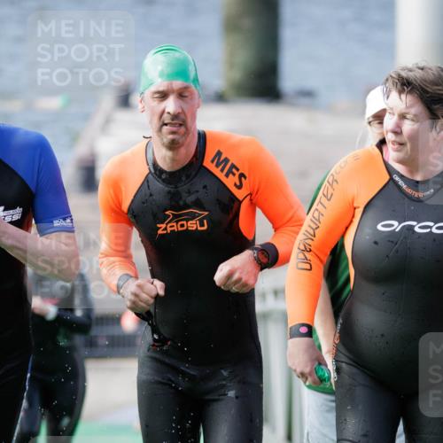10.08.2025 - GEWOBA Citytriathlon Bremen H.Heesch http://msf.ph/oto/8551818 10.08.2025 10:25:54 Schwimmen 71, 85, 87, 145, 231 meine-sportfotos.de