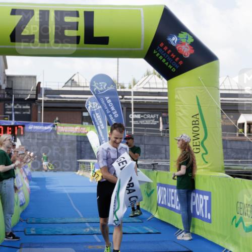 10.08.2025 - GEWOBA Citytriathlon Bremen H.Heesch http://msf.ph/oto/8551819 10.08.2025 11:04:59 Ziel 375 meine-sportfotos.de