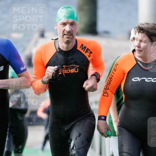10.08.2025 - GEWOBA Citytriathlon Bremen H.Heesch http://msf.ph/oto/8551820 10.08.2025 10:25:54 Schwimmen 71, 85, 87, 145, 231 meine-sportfotos.de