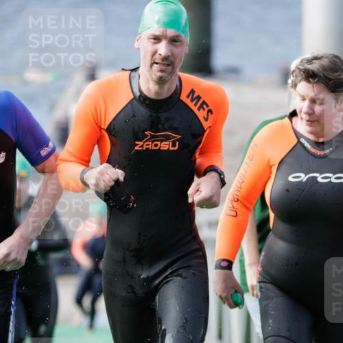 10.08.2025 - GEWOBA Citytriathlon Bremen H.Heesch http://msf.ph/oto/8551824 10.08.2025 10:25:54 Schwimmen 71, 85, 87, 145, 231 meine-sportfotos.de