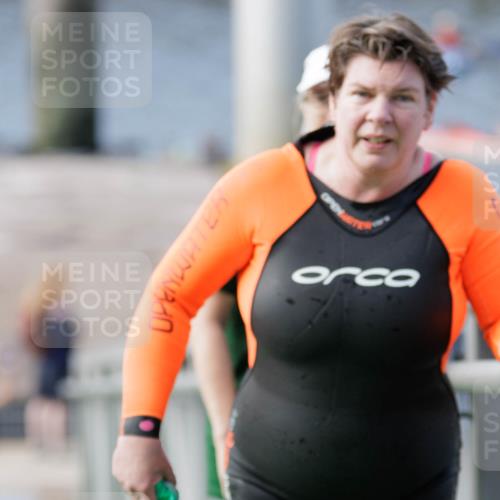 10.08.2025 - GEWOBA Citytriathlon Bremen H.Heesch http://msf.ph/oto/8551838 10.08.2025 10:25:57 Schwimmen 55, 71, 85, 145, 231 meine-sportfotos.de