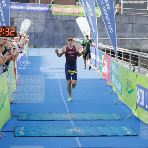 10.08.2025 - GEWOBA Citytriathlon Bremen H.Heesch http://msf.ph/oto/8551844 10.08.2025 11:06:14 Ziel 391 meine-sportfotos.de