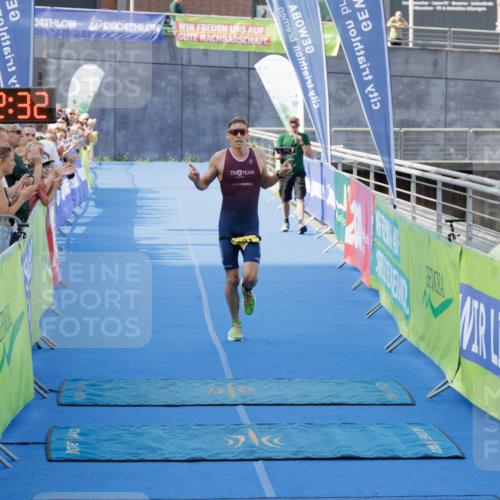 10.08.2025 - GEWOBA Citytriathlon Bremen H.Heesch http://msf.ph/oto/8551846 10.08.2025 11:06:14 Ziel 391 meine-sportfotos.de