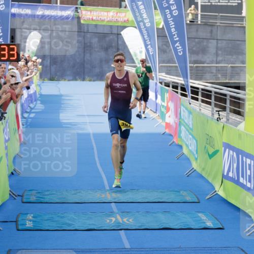 10.08.2025 - GEWOBA Citytriathlon Bremen H.Heesch http://msf.ph/oto/8551853 10.08.2025 11:06:15 Ziel 391 meine-sportfotos.de