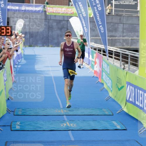 10.08.2025 - GEWOBA Citytriathlon Bremen H.Heesch http://msf.ph/oto/8551855 10.08.2025 11:06:15 Ziel 391 meine-sportfotos.de