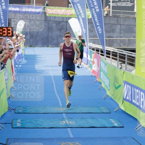 10.08.2025 - GEWOBA Citytriathlon Bremen H.Heesch http://msf.ph/oto/8551857 10.08.2025 11:06:15 Ziel 391 meine-sportfotos.de
