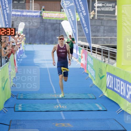 10.08.2025 - GEWOBA Citytriathlon Bremen H.Heesch http://msf.ph/oto/8551864 10.08.2025 11:06:15 Ziel 391 meine-sportfotos.de