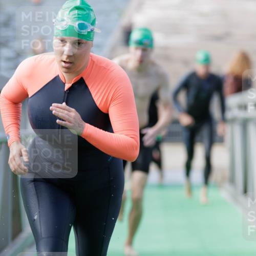 10.08.2025 - GEWOBA Citytriathlon Bremen H.Heesch http://msf.ph/oto/8551865 10.08.2025 10:26:01 Schwimmen 55, 71, 85, 129, 171, 231 meine-sportfotos.de