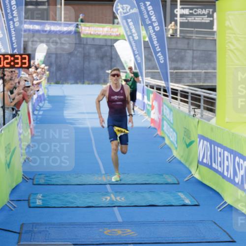 10.08.2025 - GEWOBA Citytriathlon Bremen H.Heesch http://msf.ph/oto/8551867 10.08.2025 11:06:15 Ziel 391 meine-sportfotos.de