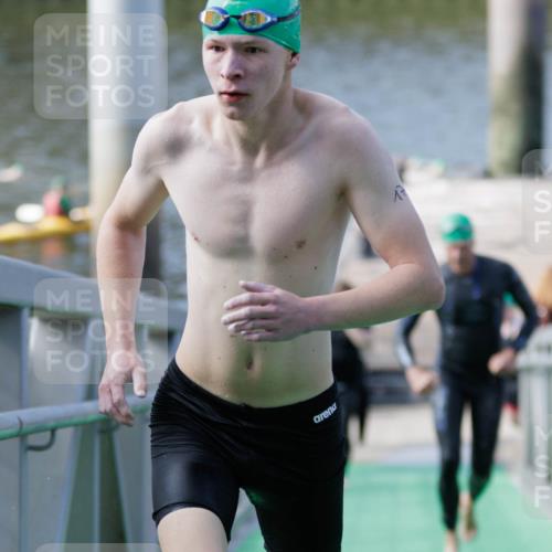 10.08.2025 - GEWOBA Citytriathlon Bremen H.Heesch http://msf.ph/oto/8551868 10.08.2025 10:26:05 Schwimmen 55, 71, 129, 171, 231 meine-sportfotos.de