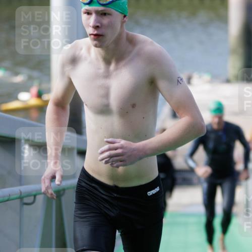 10.08.2025 - GEWOBA Citytriathlon Bremen H.Heesch http://msf.ph/oto/8551870 10.08.2025 10:26:05 Schwimmen 55, 71, 129, 171, 231 meine-sportfotos.de
