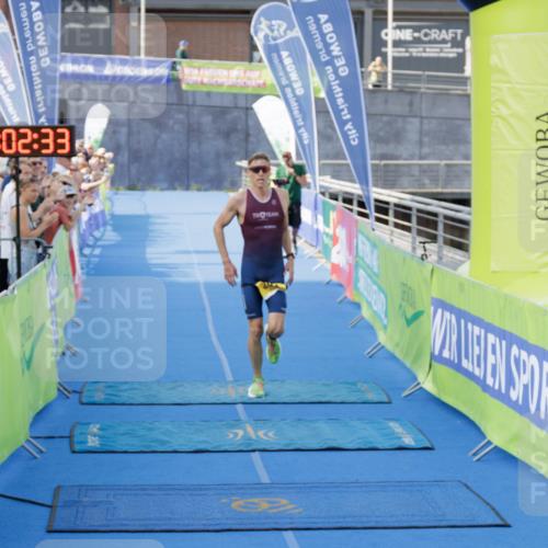 10.08.2025 - GEWOBA Citytriathlon Bremen H.Heesch http://msf.ph/oto/8551871 10.08.2025 11:06:15 Ziel 391 meine-sportfotos.de
