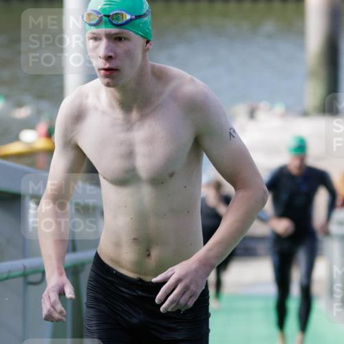 10.08.2025 - GEWOBA Citytriathlon Bremen H.Heesch http://msf.ph/oto/8551873 10.08.2025 10:26:05 Schwimmen 55, 71, 129, 171, 231 meine-sportfotos.de