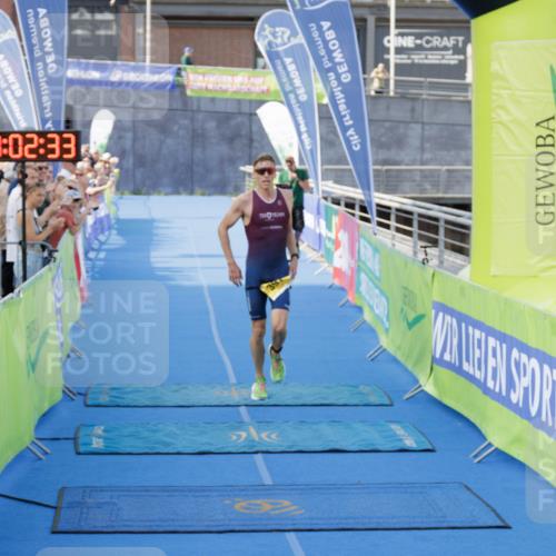 10.08.2025 - GEWOBA Citytriathlon Bremen H.Heesch http://msf.ph/oto/8551874 10.08.2025 11:06:15 Ziel 391 meine-sportfotos.de