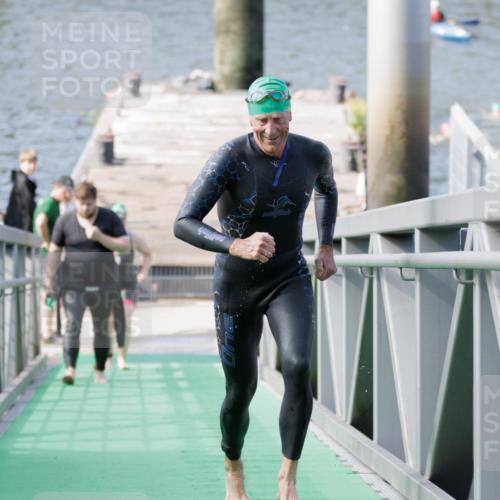 10.08.2025 - GEWOBA Citytriathlon Bremen H.Heesch http://msf.ph/oto/8551877 10.08.2025 10:26:06 Schwimmen 55, 129, 171 meine-sportfotos.de