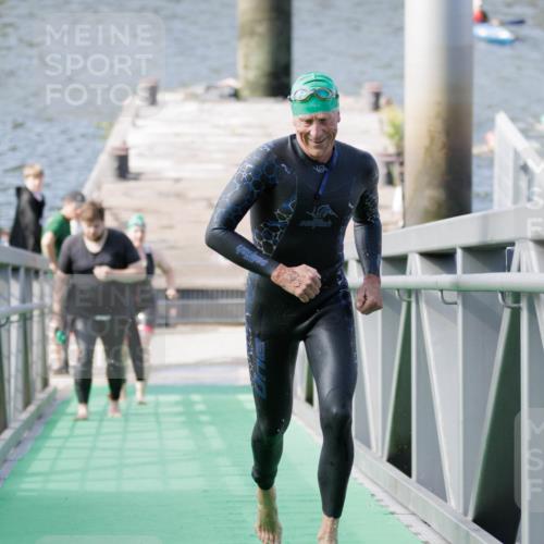 10.08.2025 - GEWOBA Citytriathlon Bremen H.Heesch http://msf.ph/oto/8551880 10.08.2025 10:26:06 Schwimmen 55, 129, 171 meine-sportfotos.de