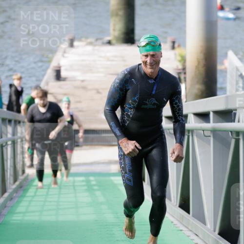 10.08.2025 - GEWOBA Citytriathlon Bremen H.Heesch http://msf.ph/oto/8551882 10.08.2025 10:26:06 Schwimmen 55, 129, 171 meine-sportfotos.de