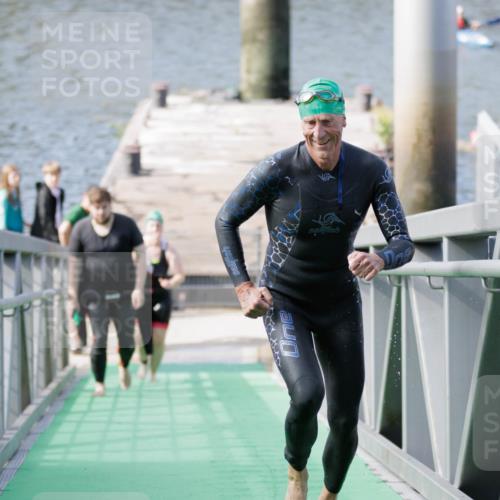 10.08.2025 - GEWOBA Citytriathlon Bremen H.Heesch http://msf.ph/oto/8551885 10.08.2025 10:26:07 Schwimmen 55, 129, 171, 223 meine-sportfotos.de